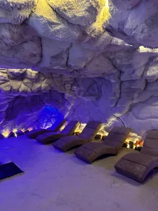 Grota salina si SPa ZEN SPA CRAIOVA (9) Interior Grota salina ZEN SPA CRAIOVA (8)